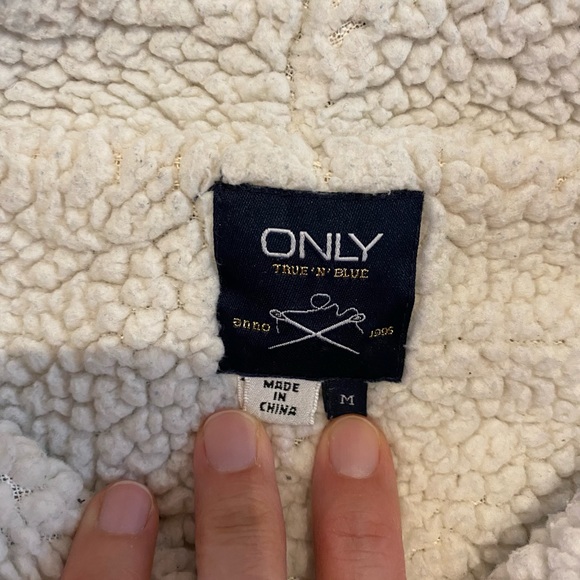 🌈 2/$15 Sherpa Wrap Sweatshirt - Picture 4 of 7